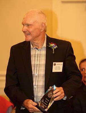 {short description of image}